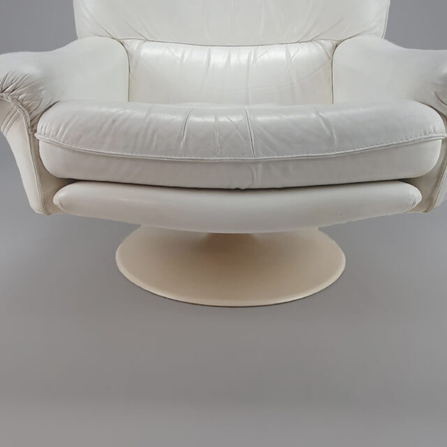 Postmodern White Leather Swivel Lounge Chair, 1980s