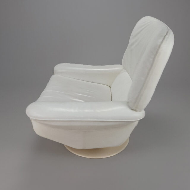 Postmodern White Leather Swivel Lounge Chair, 1980s