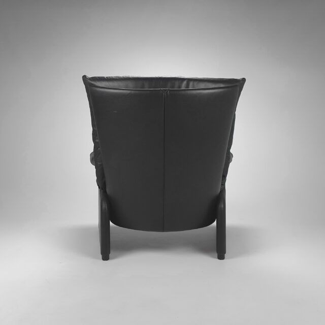 Postmodern Design Lounge Chair by Vico Magistretti for Cassina, 1980s