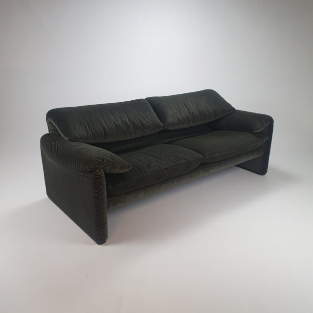 Maralunga Two and a Half Seater Sofa by Vico Magistretti for Cassina, 1970s