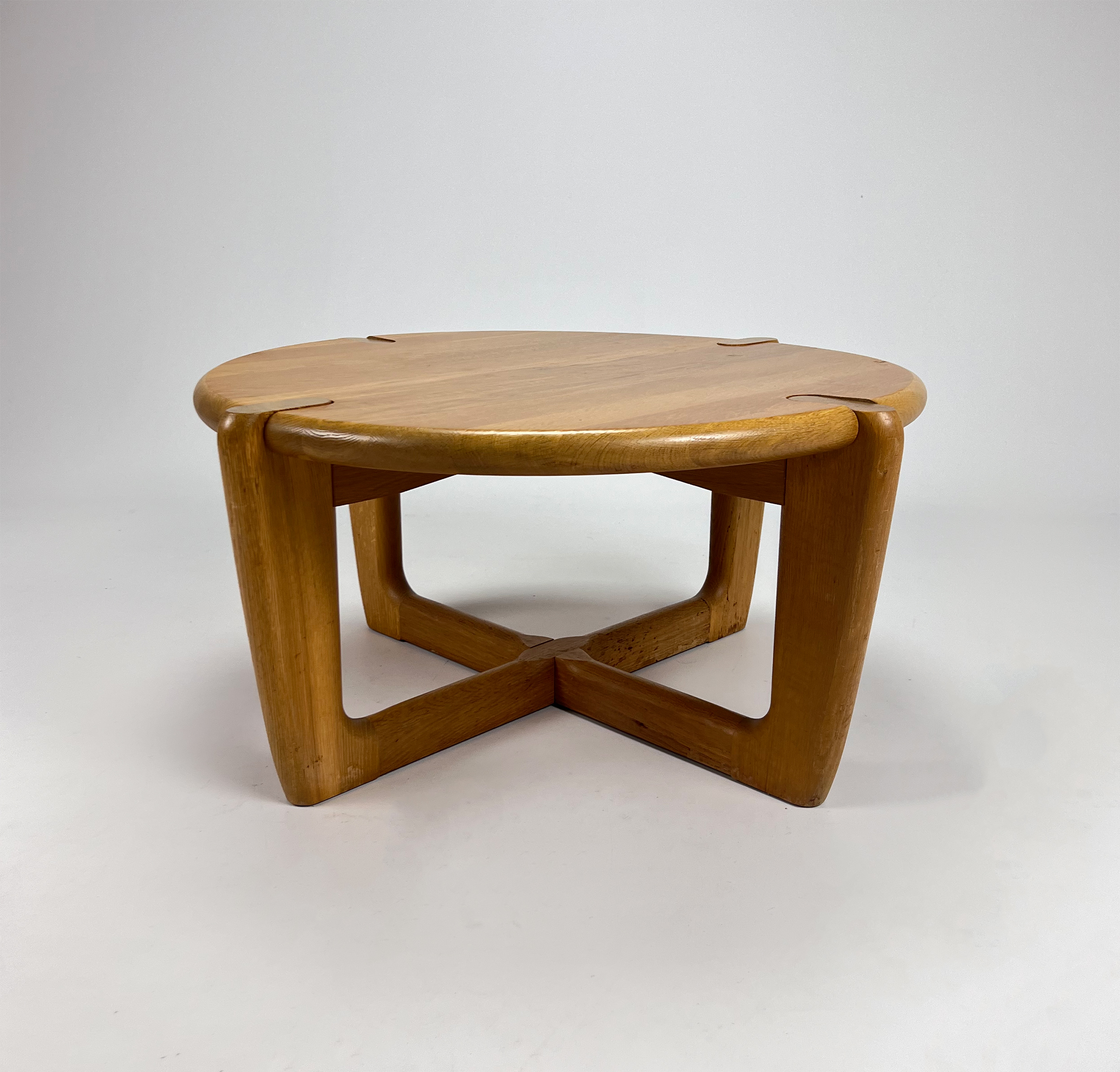 Mid Century Scandinavian Round Oak Coffee table, 1960s