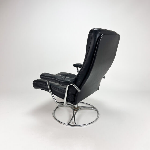 Italian Postmodern Leather Lounge chair, 1980s