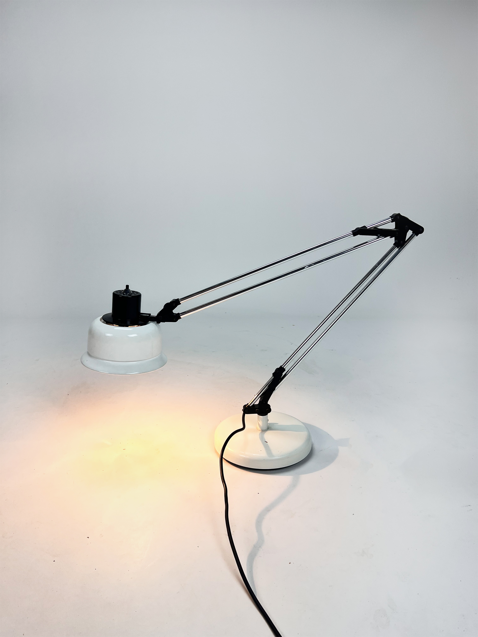 Italian Design Table Lamp "Giotto" For "Luce E Dimensioni", 1970s